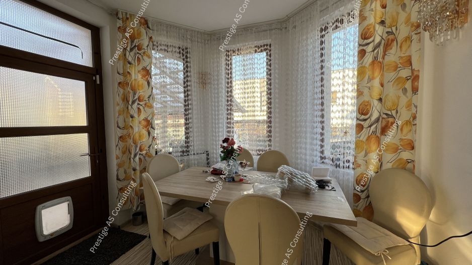 Vila 7 incaperi + 3 Anexe | 1800mp Teren | La Intrare in Dumbravita - Poză 11