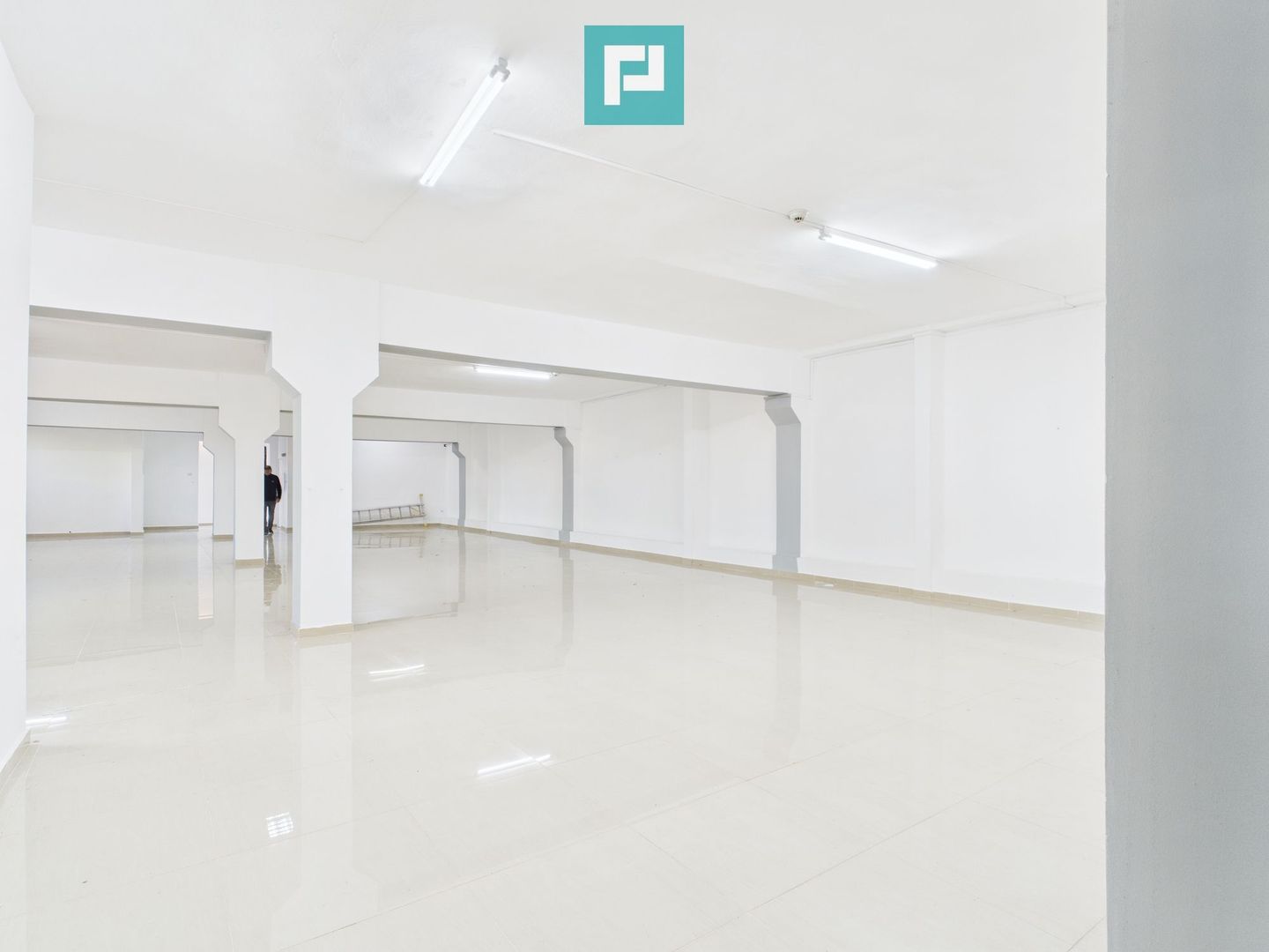 Spațiu comercial pe 2 niveluri - Poză 3