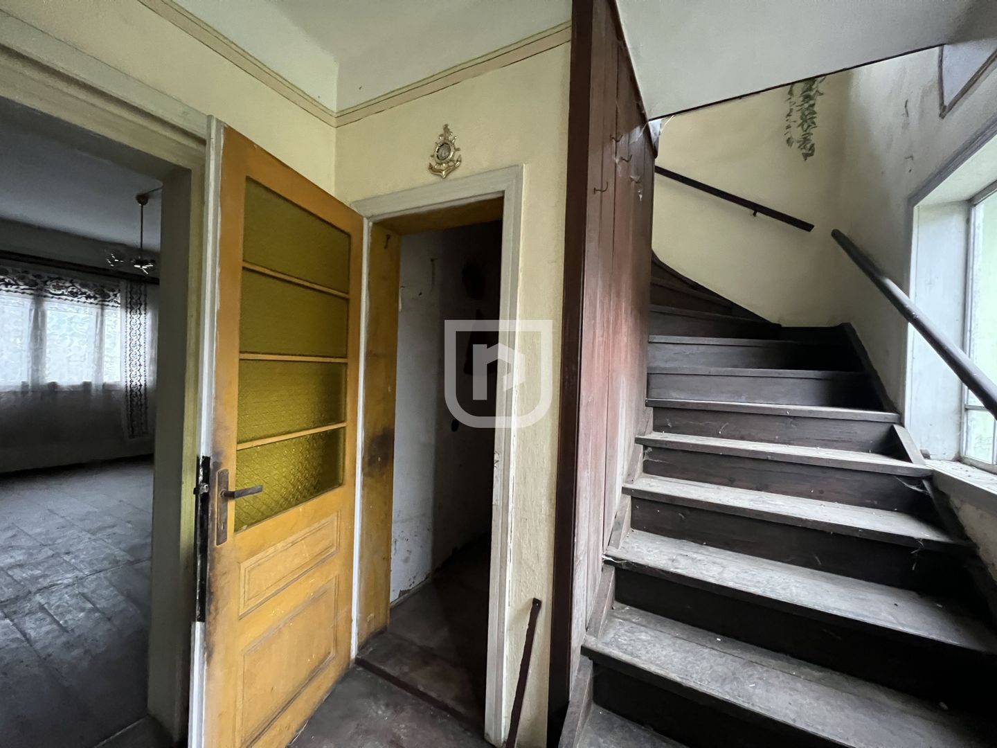 De vanzare casa cu anexe - 2507 mp Manastirea Humorului - Poză 13