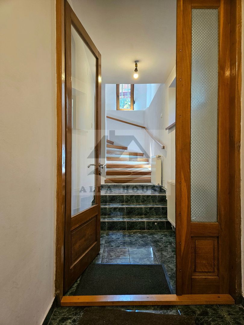 Casa deosebita cu 6 camere in  Centrul Brasovului - 210 mp - Poză 2