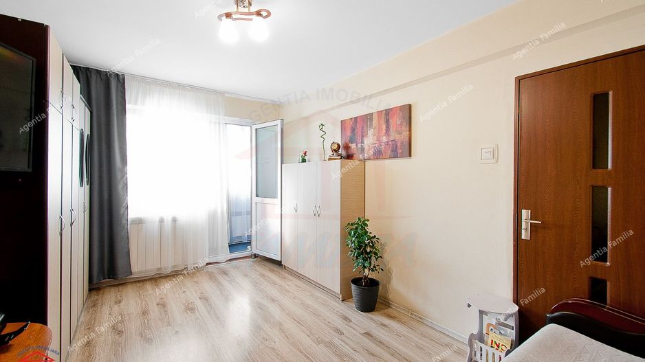 Apartament 2 camere decomandate, Micro 19 etaj 7/10, vedere panoramică - Poză 2