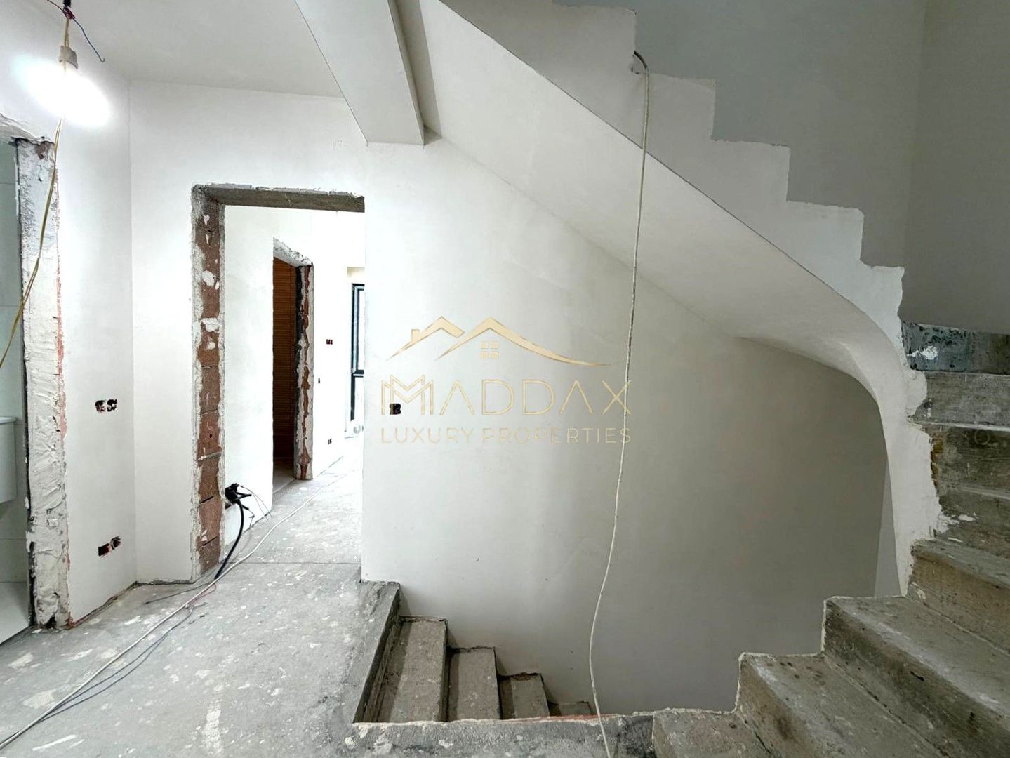 Vila moderna 6 camere // 190mp // teren 300mp // Tunari - Poză 21