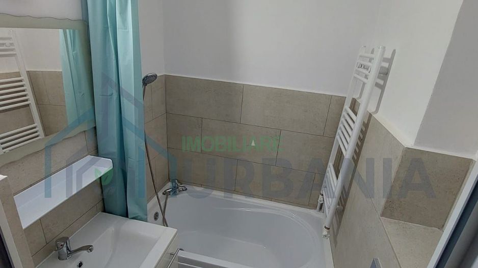 Apartament 3 camere, renovat complet, mobilat și utilat, lângă Colegiul Național „Mihail Sadoveanu” din Pașcani, cu pod pe toată suprafața - Poză 7