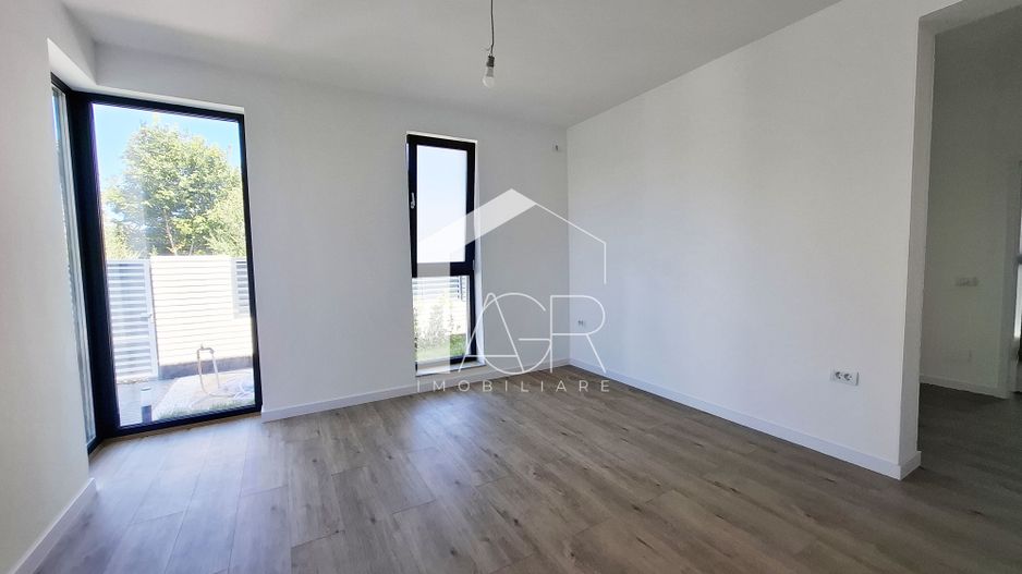 Casa cu 4 camere de vanzare, Bucov, Mica Roma - Poză 8