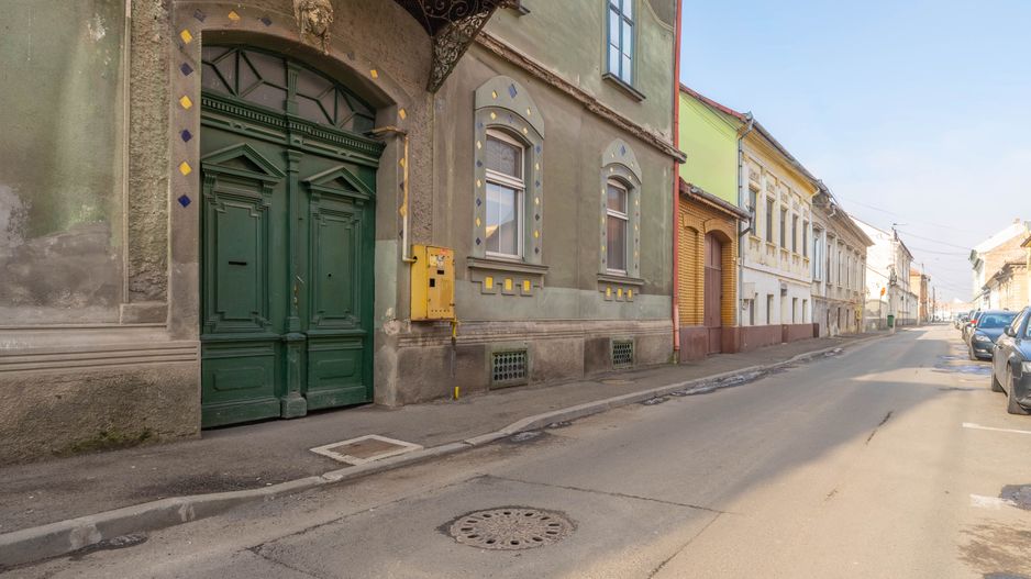 Apartament central, spațios, ideal pentru familie numeroasă. - Poză 1