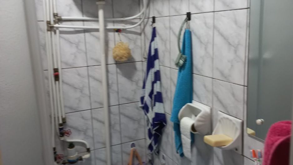 vand apartament cu o camera zona Crihala, parter cu terasa - Poză 4