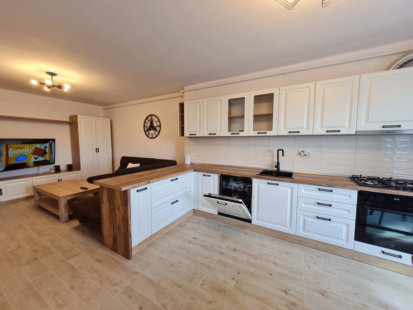 Lux la 5 minute de Iulius Town - Poză 19