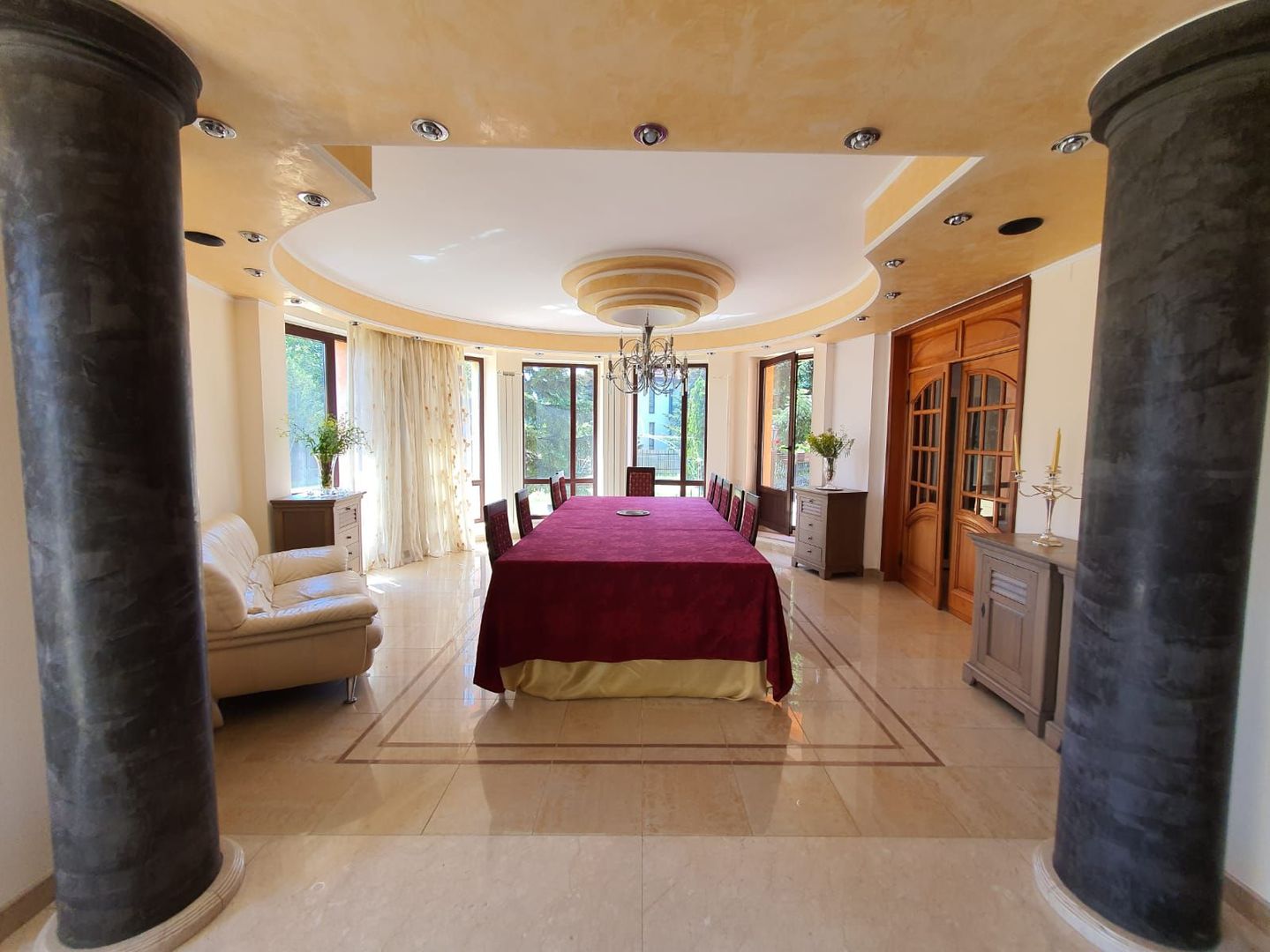 Vila unicata | Teren de 3000 m2 | Piscina si vegetatie matura - Poză 11