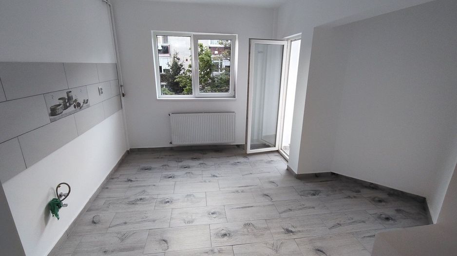 Apartament 2 camere finisat ,micro 16, etaj 2 - Poză 3