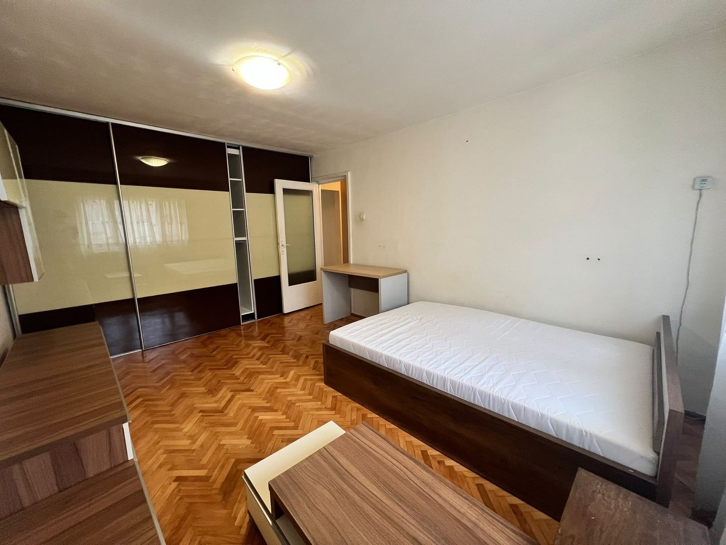 Apartament cu 3 dormitoare | 70 mp | FSEGA | Parcare - Poză 2