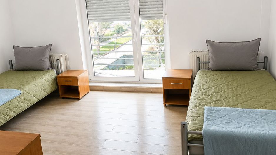 Vand pensiune angajati 15 camere strada Mures - Poză 5
