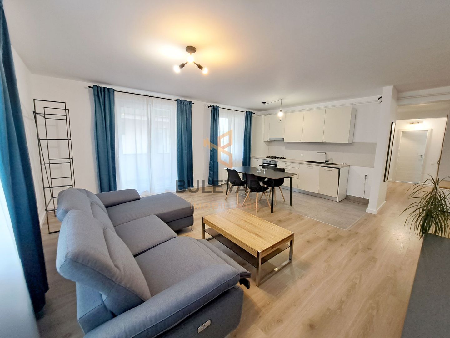 Apartament 3 camere, ultrafinisat, parcare, cartier Europa - Poză 2