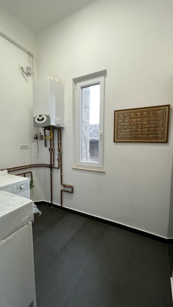 Apartament 5 camere , cladire istorica , renovat complet. - Poză 19