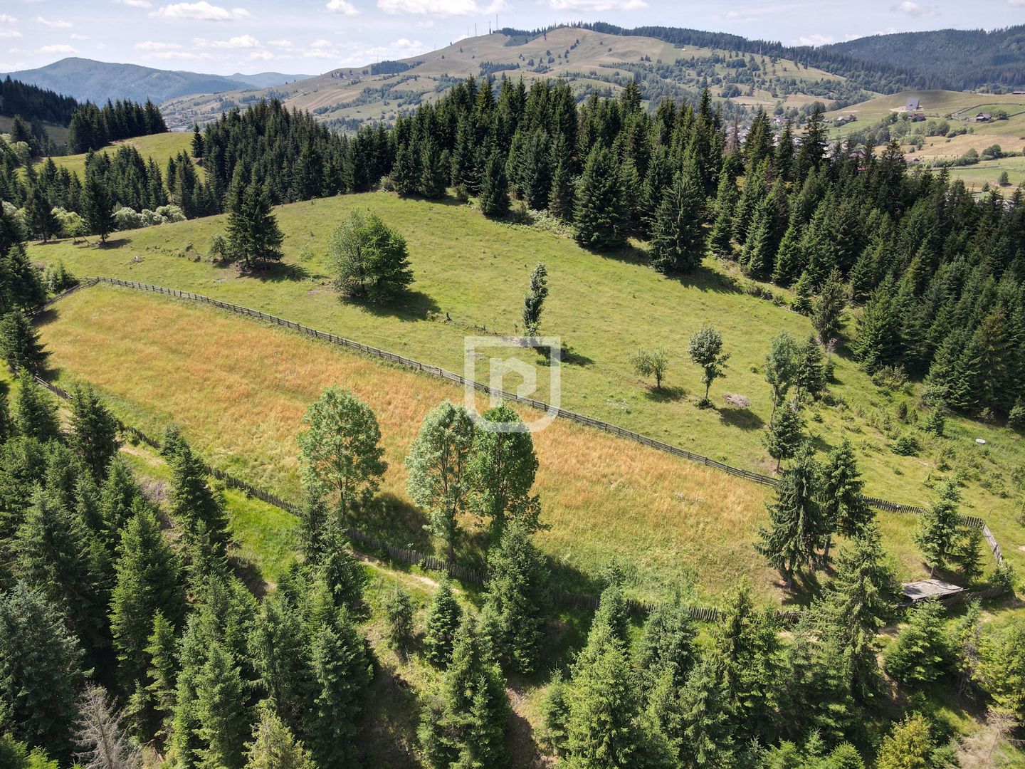 Teren 3600 mp cu priveliște montană în Mănăstirea Humorului | Bucovina - Poză 3