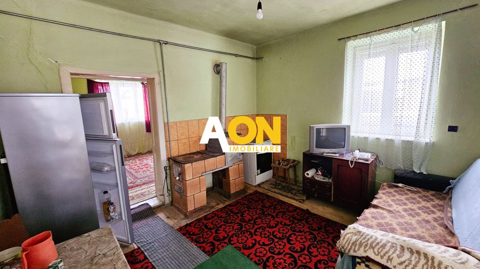 Casă traditională, 3 camere, 1766 mp teren, la asfalt, Vintu de Jos - Poză 12