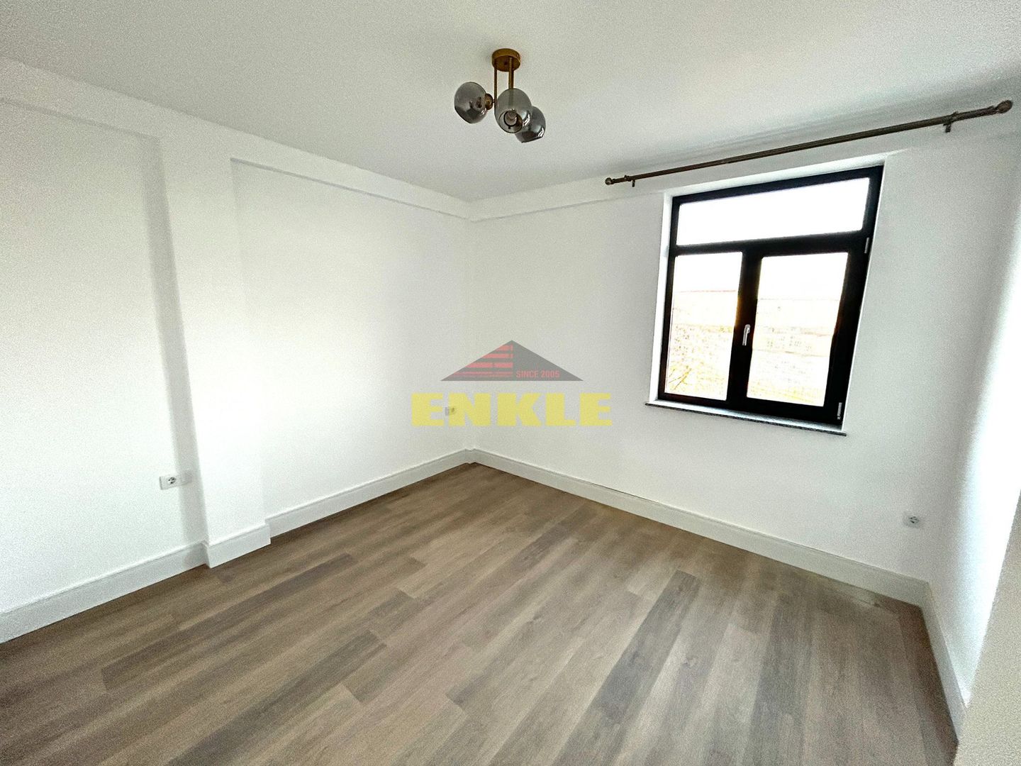 De vanzare, apartament cu 3 camere, zona Centrala - Poză 3