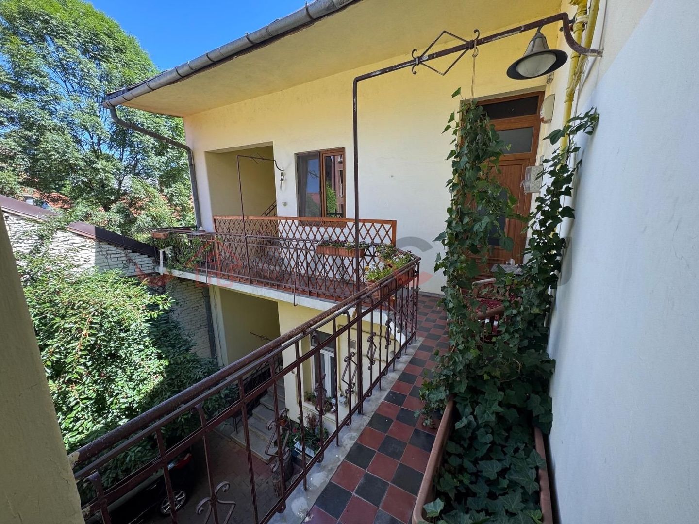 Apartament în vilă, zonă centrală, parcare - Poză 17