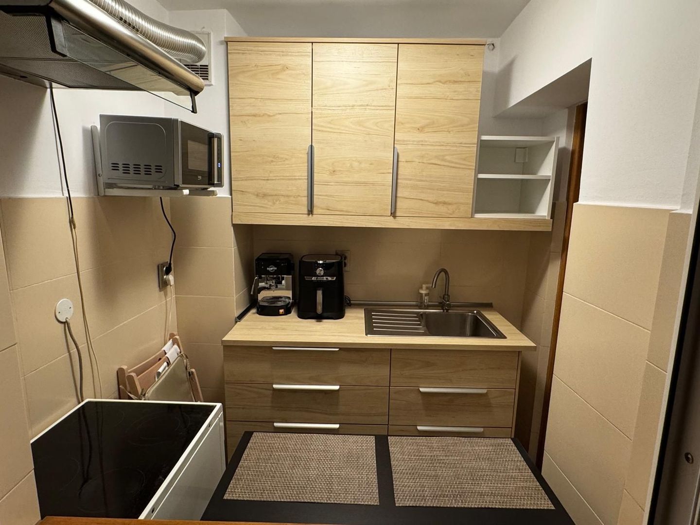 Garsoniera Centrul Civic bloc de apartamente - Poză 3