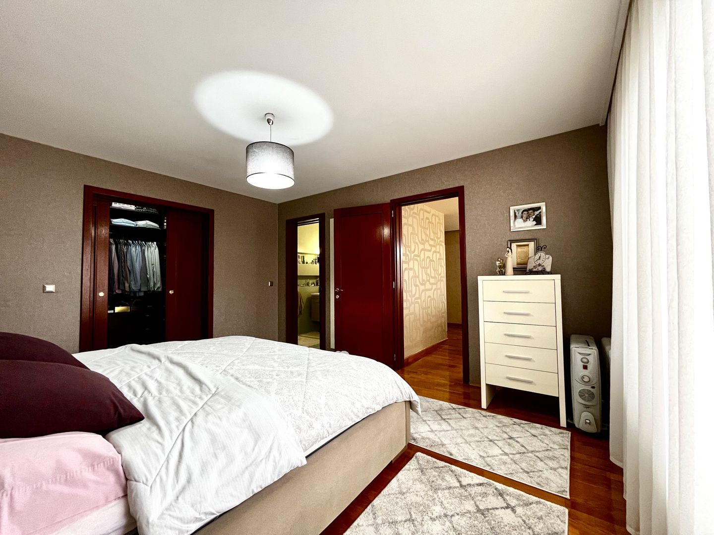 Casa spațioasă și primitoare cu garaj dublu, în Braytim – Soarelui - Poză 16