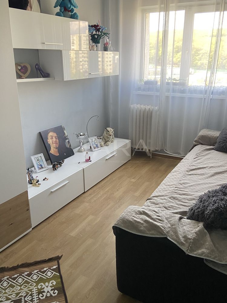 Apartament cu 4 camere decomandate, 2 parcări. Panoramă superbă! - Poză 2