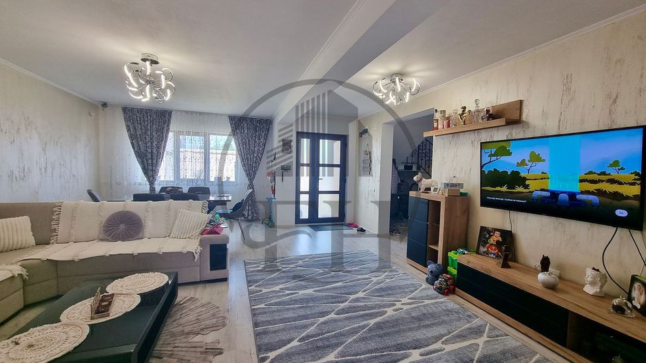 VANDUT/ SOLD - Casa / Vila de vanzare Valu lui Traian - Poză 5