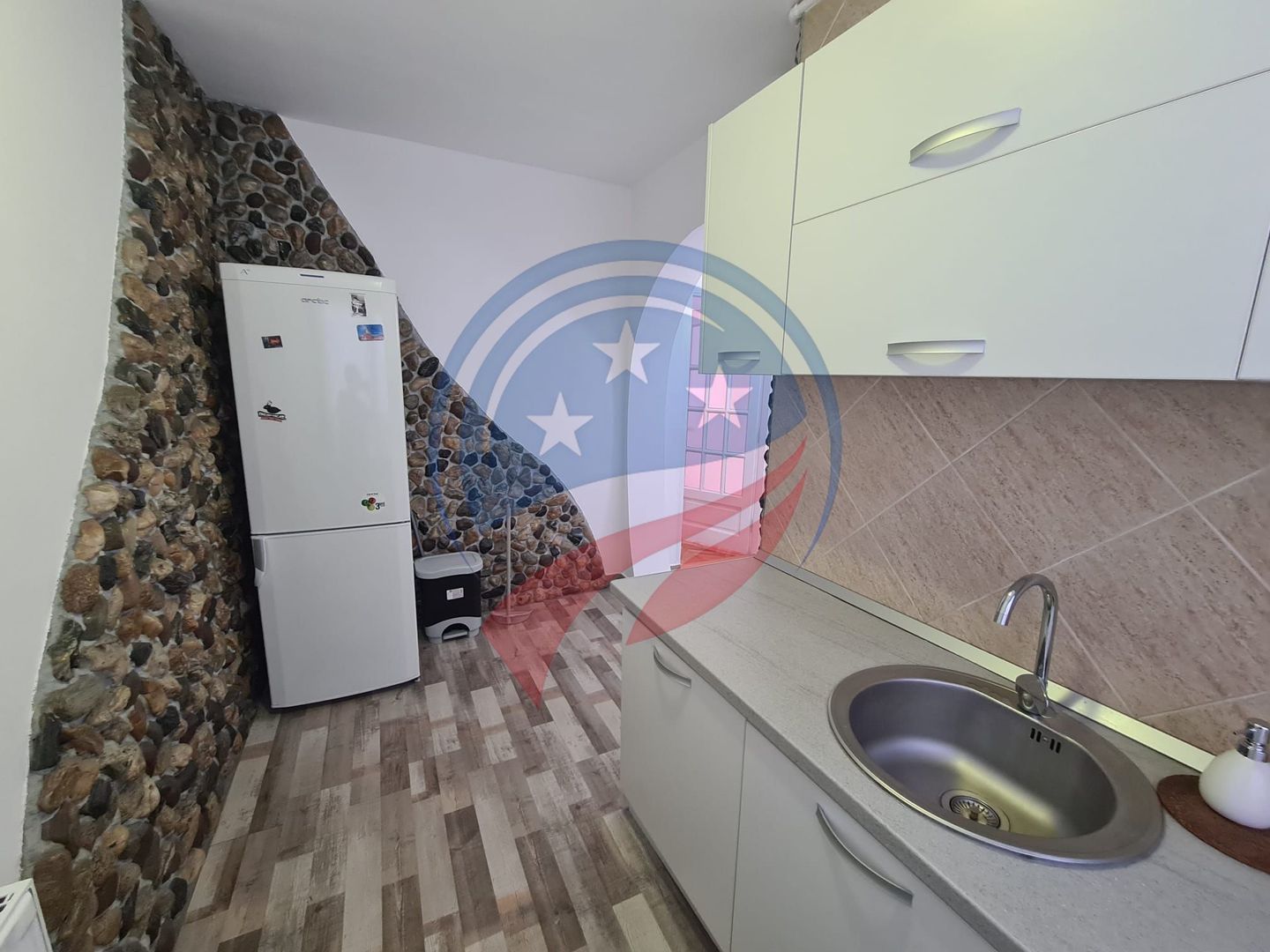 Apartament cu 2 camere ultracentral de inchiriat pe termen scurt (1-6 luni) - Poză 6