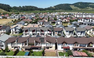 Casă înșiruita 4 camere | Panouri solare + Baterie de stocare - Poză 38