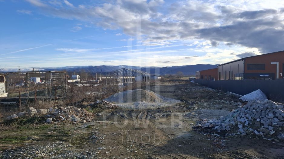 Teren intravilan la intrare in Cristian, pentru constructii industriale - Poză 11