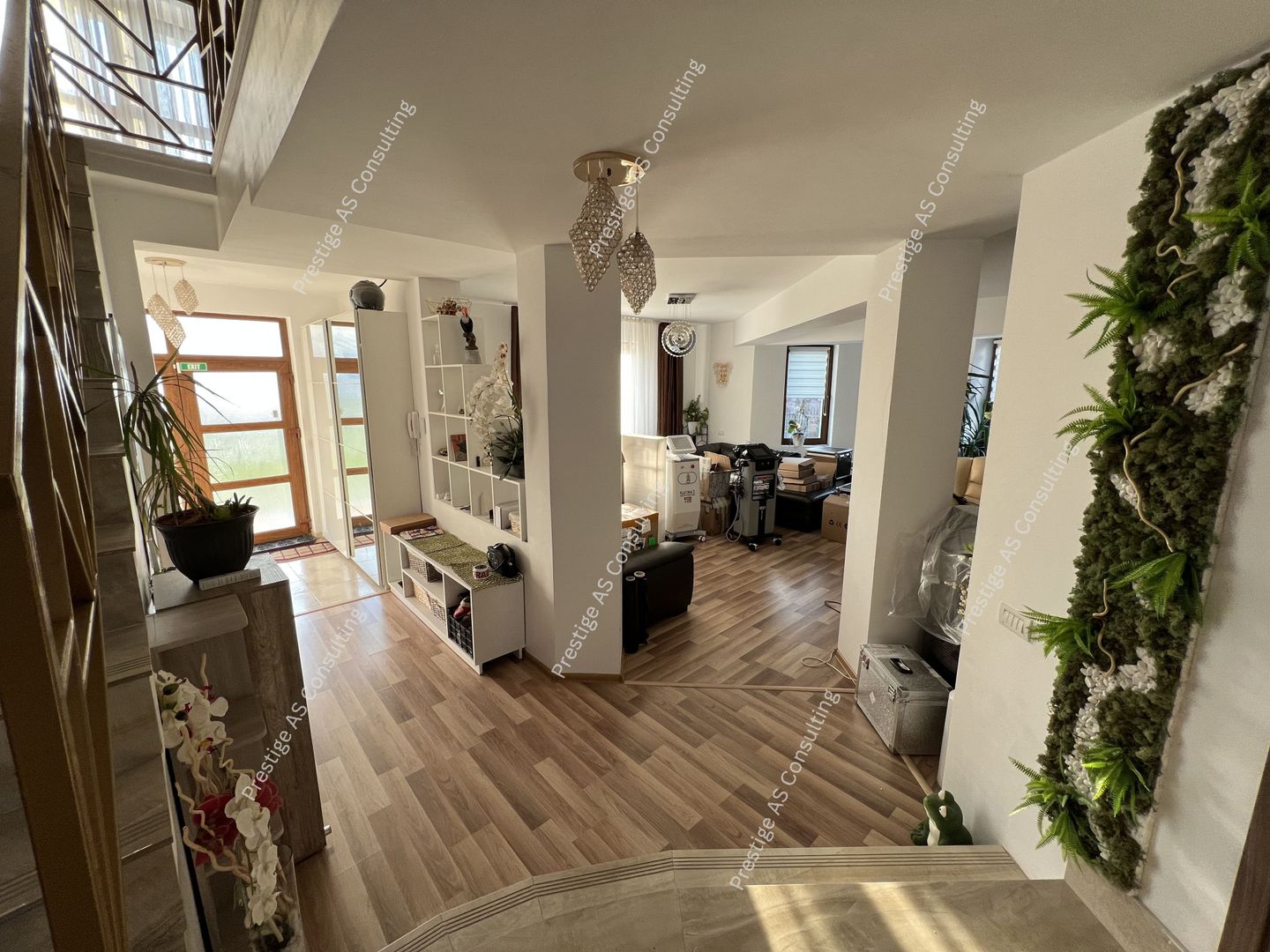 Vila 7 incaperi + 3 Anexe | 1800mp Teren | La Intrare in Dumbravita - Poză 2