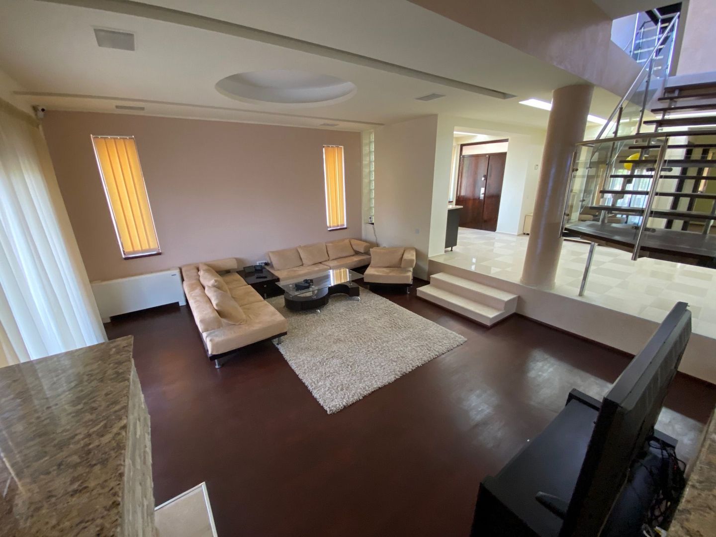 VILA CU 5 CAMERE zona Mircea Cel Batran - Poză 1