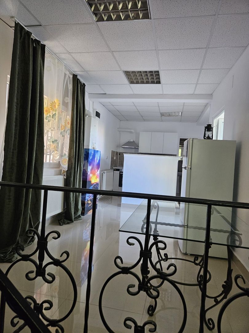 Spre Chirie - apartament 3 camere , etaj 1 in Vila - Poză 14