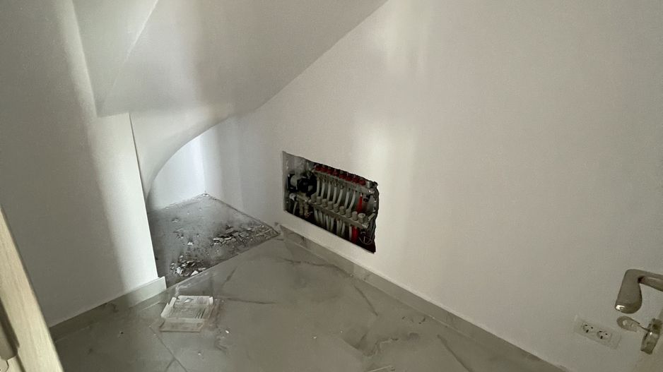 Giroc-Bld. Aviatiei | 5 camere | 3 bai | Bucatarie inchisa - Poză 13