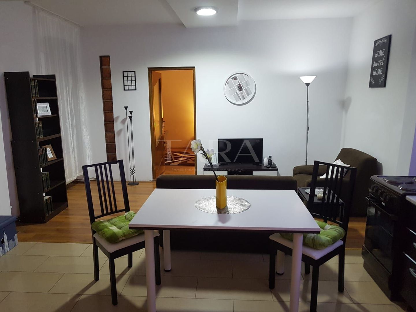 Apartament cochet, ultracentral – ideal pentru locuit sau investiție - Poză 3