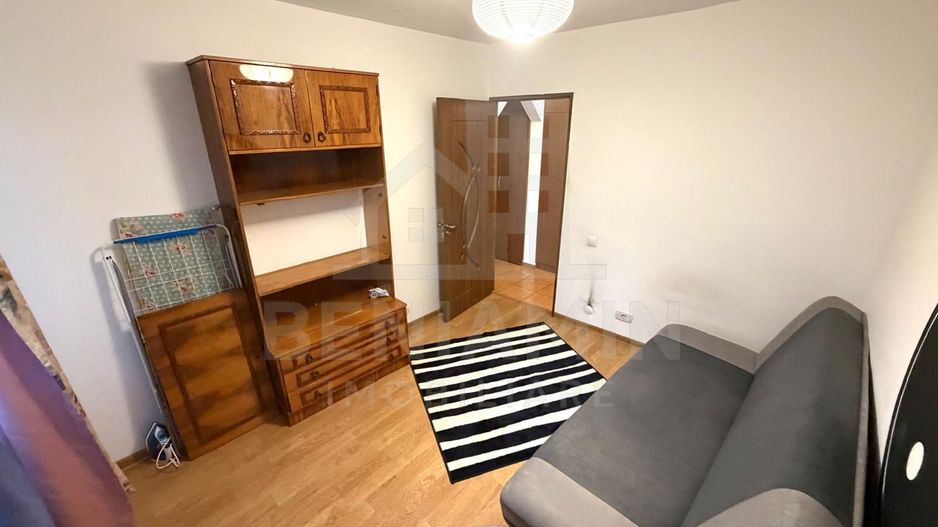 3 camere decomandat cu 2 bai Rovine etajul 3 centrala termica 72mp - Poză 4