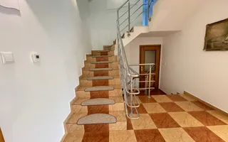 Casa spatioasa cu spatiu de relaxare-zona Blascovici - Poză 17
