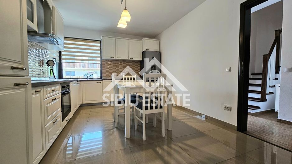 Casa mobilata 4 camere, 2 bai, curte si carport - Poză 12