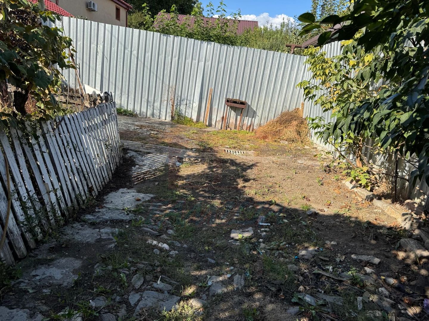 48500 Euro- 293 mp. Teren si casa batraneasca in mun. Galati - Poză 7