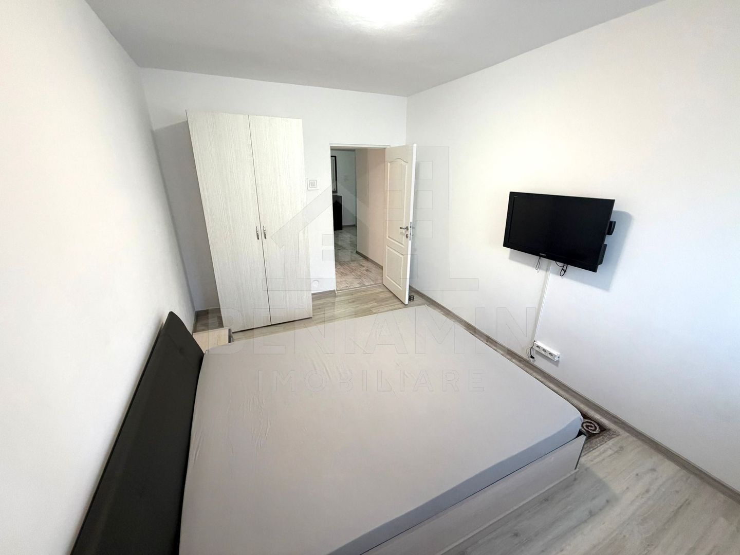 Apartament cu 2 camere decomandat Calea Bucuresti - Patria - Poză 5