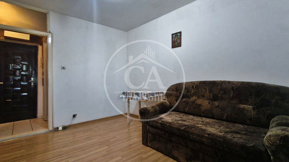 Apartament de vânzare cu 1 camere în zona Rogerius, Oradea - Poză 2