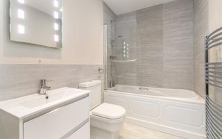 Apartament spatios, 3 camere + balcon, Grand Arena-Brancoveanu - Poză 8