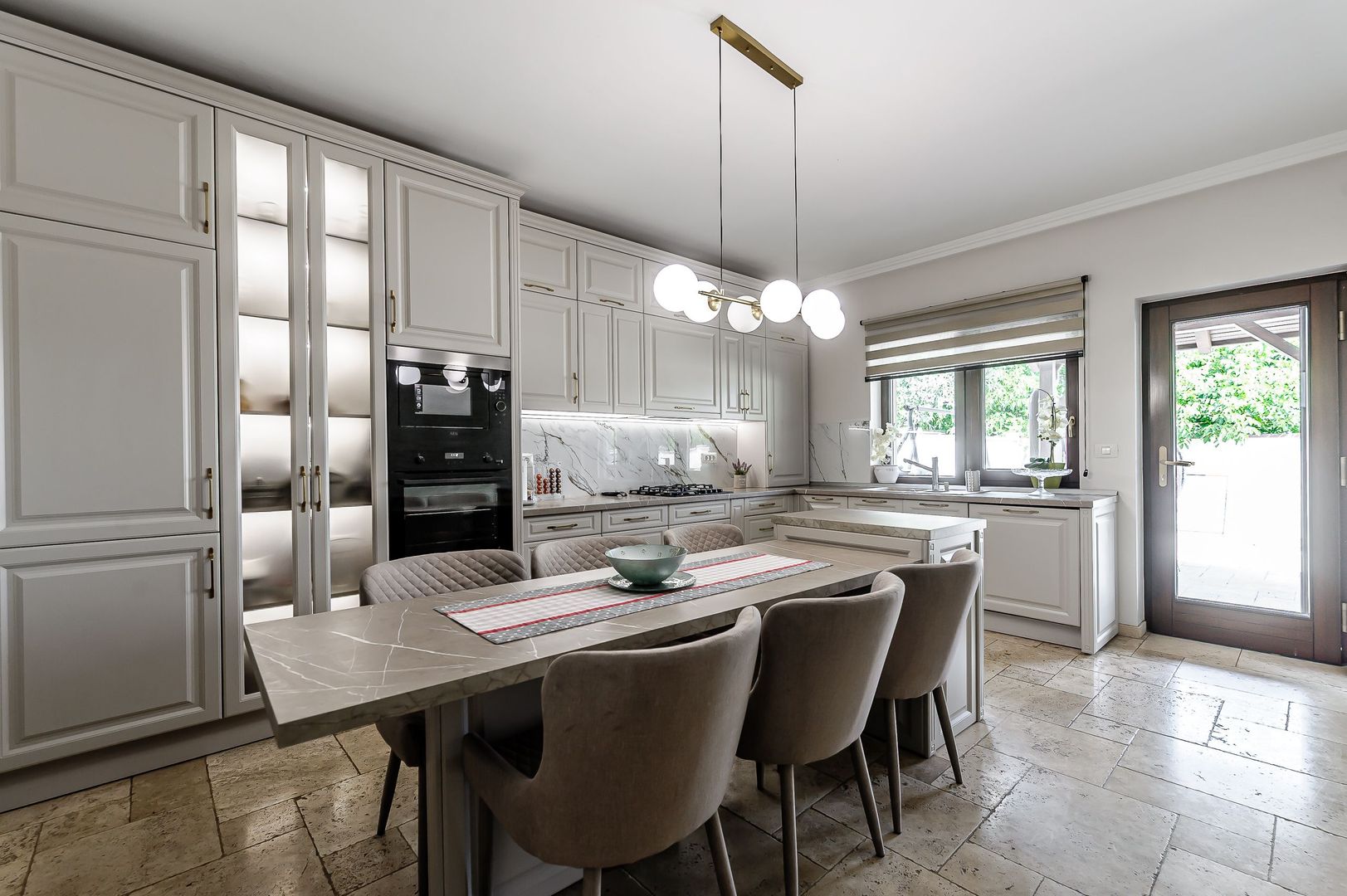 Vilă complet amenajată LUX, ideală pentru o familie cu stil - Poză 15