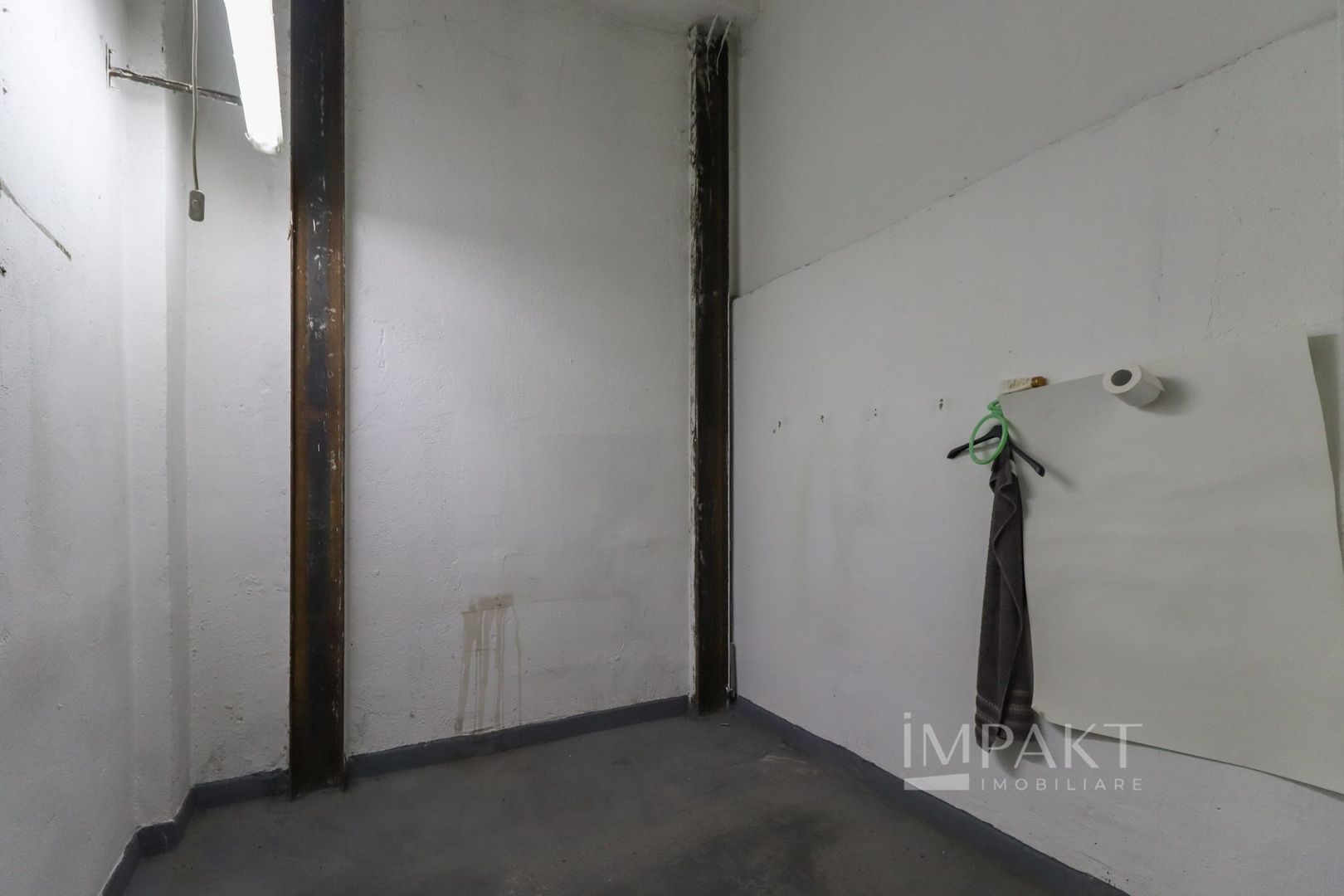 Hala de 250 mp la inchiriat open-space zona Piata 1 Mai - Poză 9