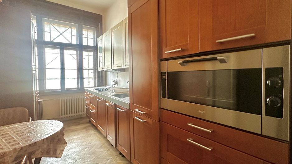 Apartament cu 3 camere de închiriat în Piața Victoriei - Poză 6