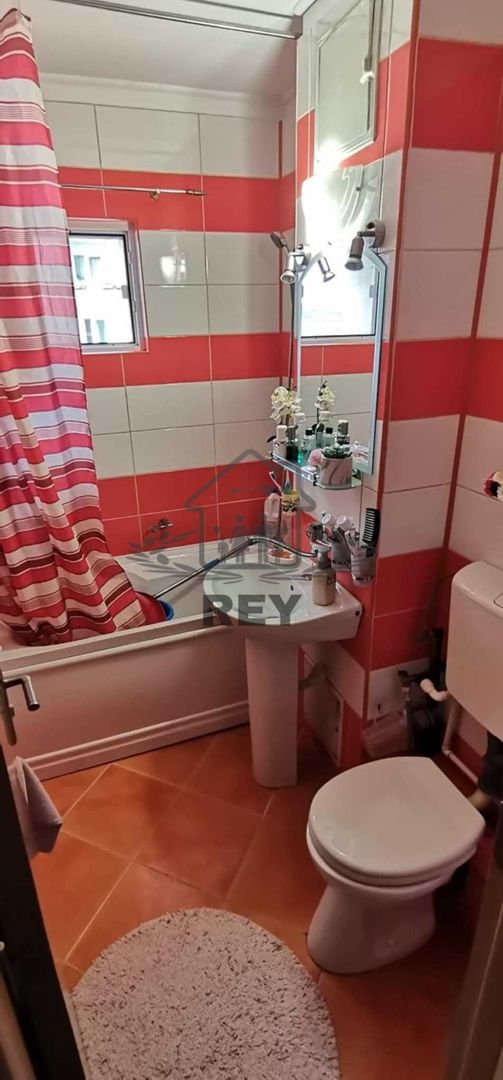 Apartament 3 camere de vânzare zona V. Aron - Poză 5