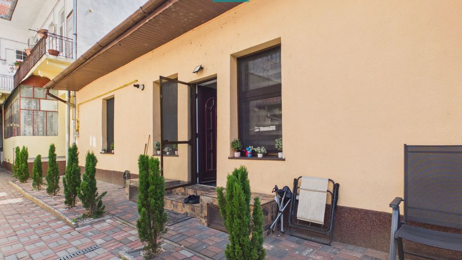 Apartament spațios cu 3 camere, zona centrală - Poză 1
