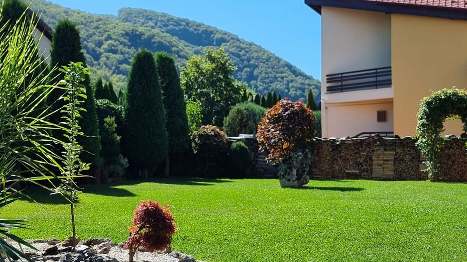 CASA INDIVIDUALA , MODERNA LA POALELE MUNTILOR!! - Poză 15