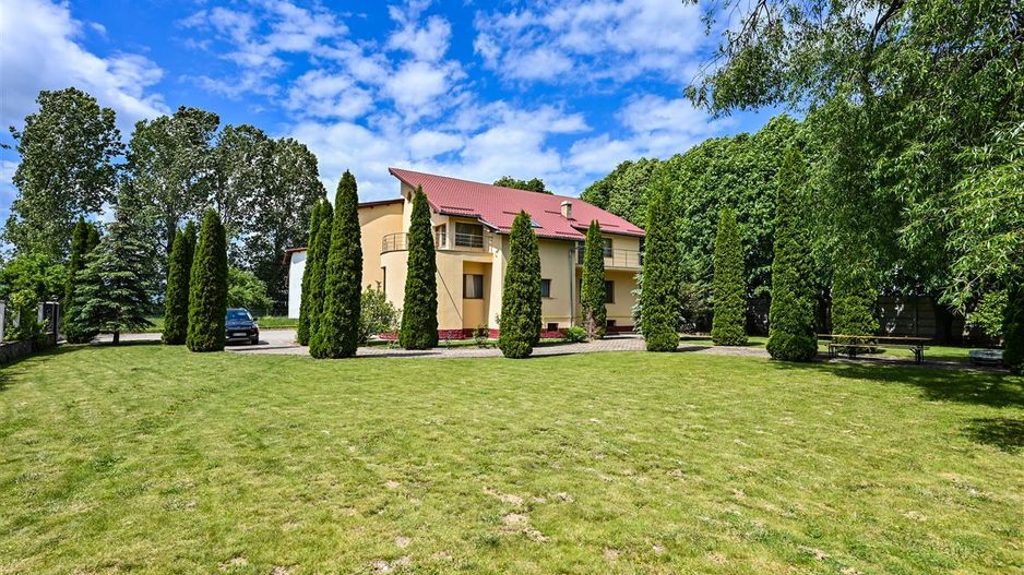 Vila cu 1.500 mp teren, gradina amenajata, linistita zonare,  Halchiu, Brasov - Poză 9