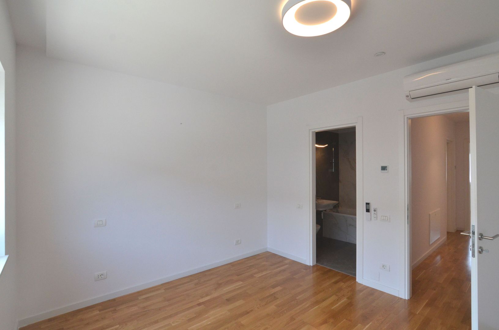 Inchiriem casa insiruita 5 camere partial mobilata - Poză 21