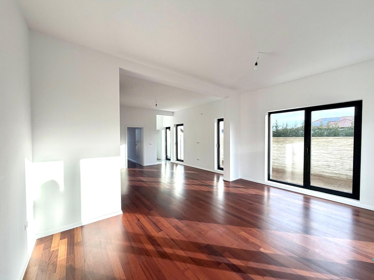 Duplex modern - 5 camere - toate utilitatile - Sacalaz - Poză 4