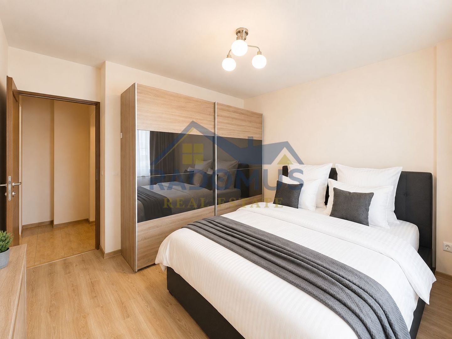 Apartament 2 camere de închiriat | Republicii | 450 €/lună - Poză 2